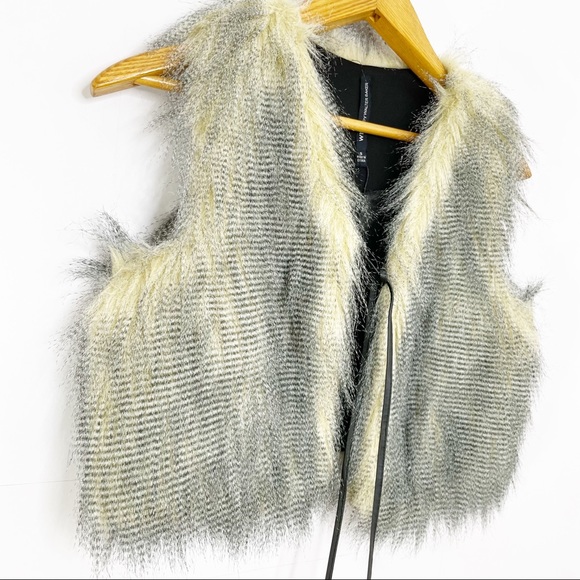 W118 by Walter Baker Cropped Faux Fur Vest with Tie NWOT - Picture 4 of 11